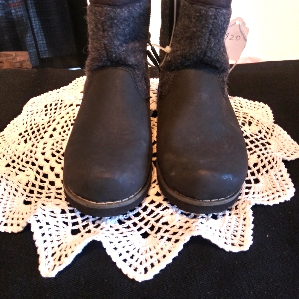 Girls uggs